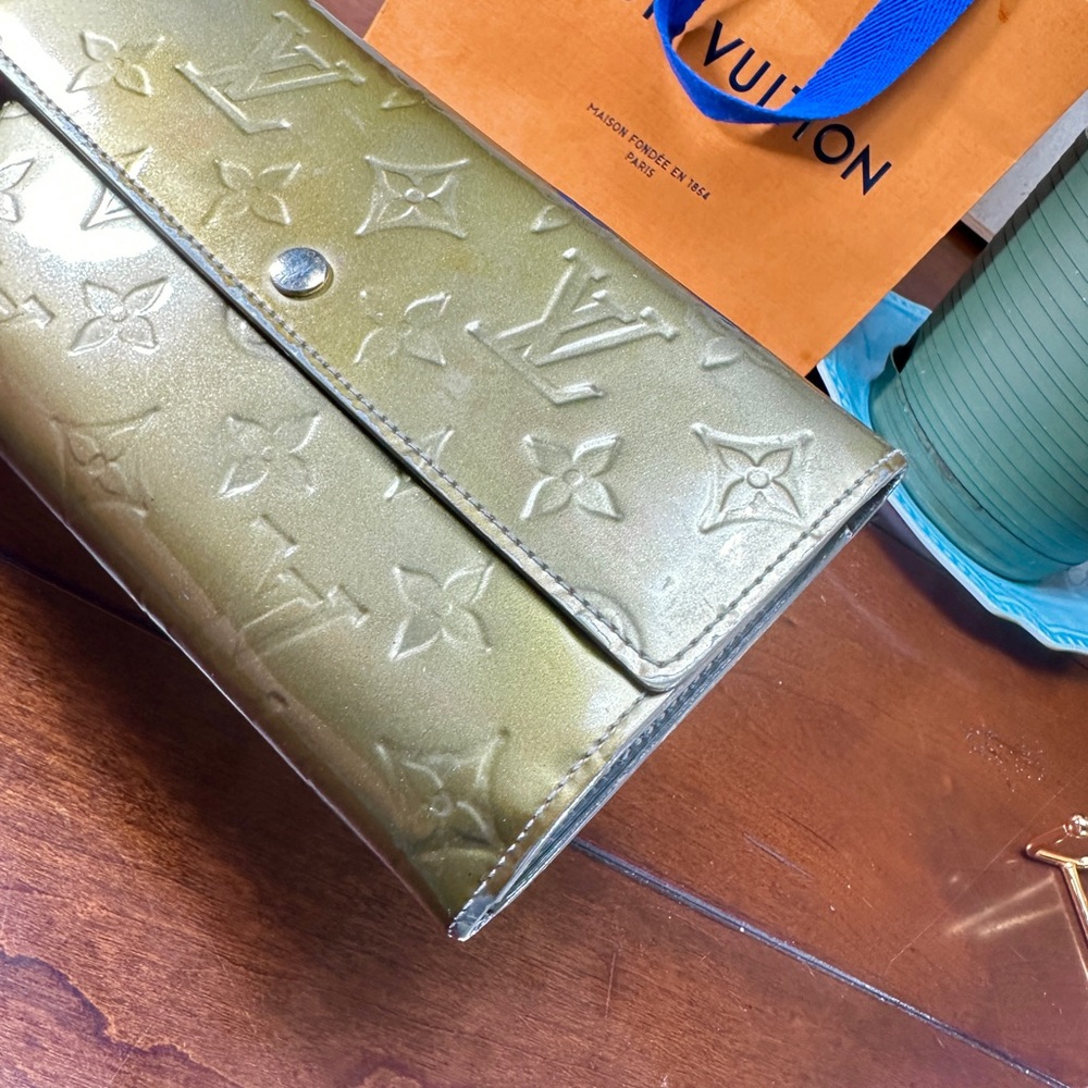 AUTHENTIC Louis Vuitton wallet. Green. - Picture 13 of 16